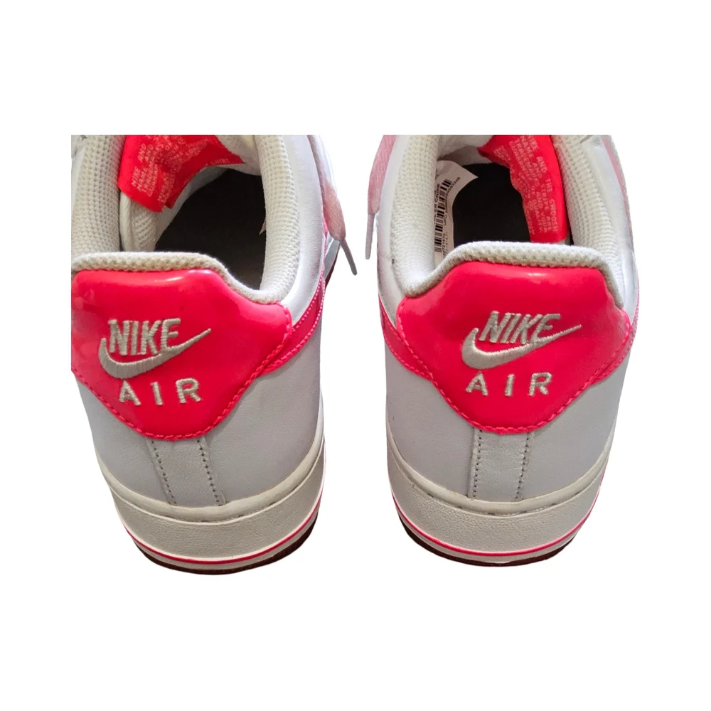 Preloved Nike Air White and Pink Sneakers Size 8